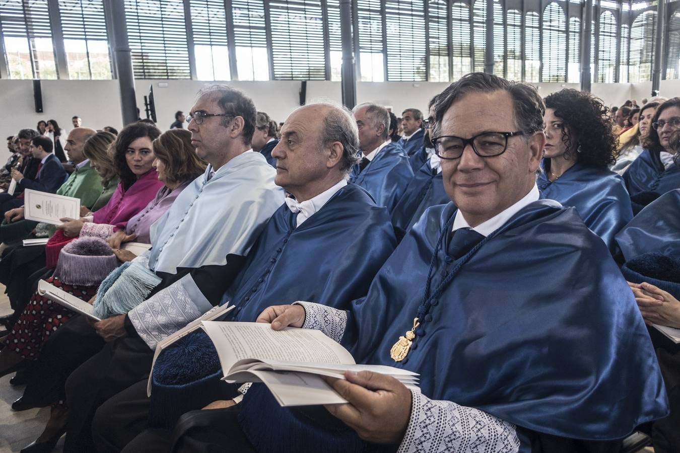 En el acto de Apertura Solemne del Curso Académico 2018-19« de la UEx, han asistido el presidente de la Junta de Extremadura, Guillermo Fernández Vara, y el alcalde, Francisco Javier Fragoso. El actual rector de la Uex, Segundo Píriz, que afronta su etapa final al frente de la Universidad regional, ha afirmado que muchos investigadores que trabajan fuera de España »ansían volver al país y no pueden«.