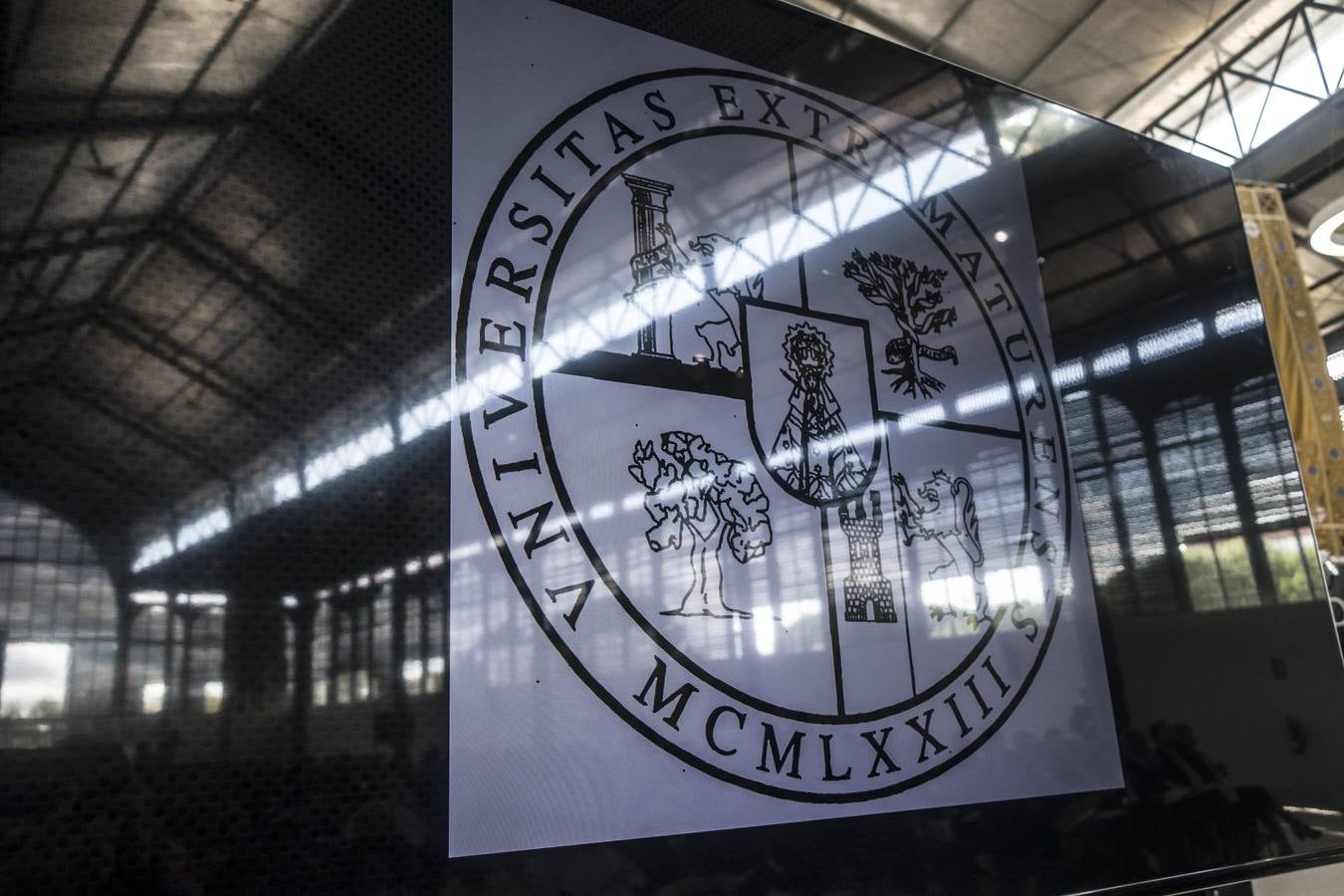 En el acto de Apertura Solemne del Curso Académico 2018-19« de la UEx, han asistido el presidente de la Junta de Extremadura, Guillermo Fernández Vara, y el alcalde, Francisco Javier Fragoso. El actual rector de la Uex, Segundo Píriz, que afronta su etapa final al frente de la Universidad regional, ha afirmado que muchos investigadores que trabajan fuera de España »ansían volver al país y no pueden«.