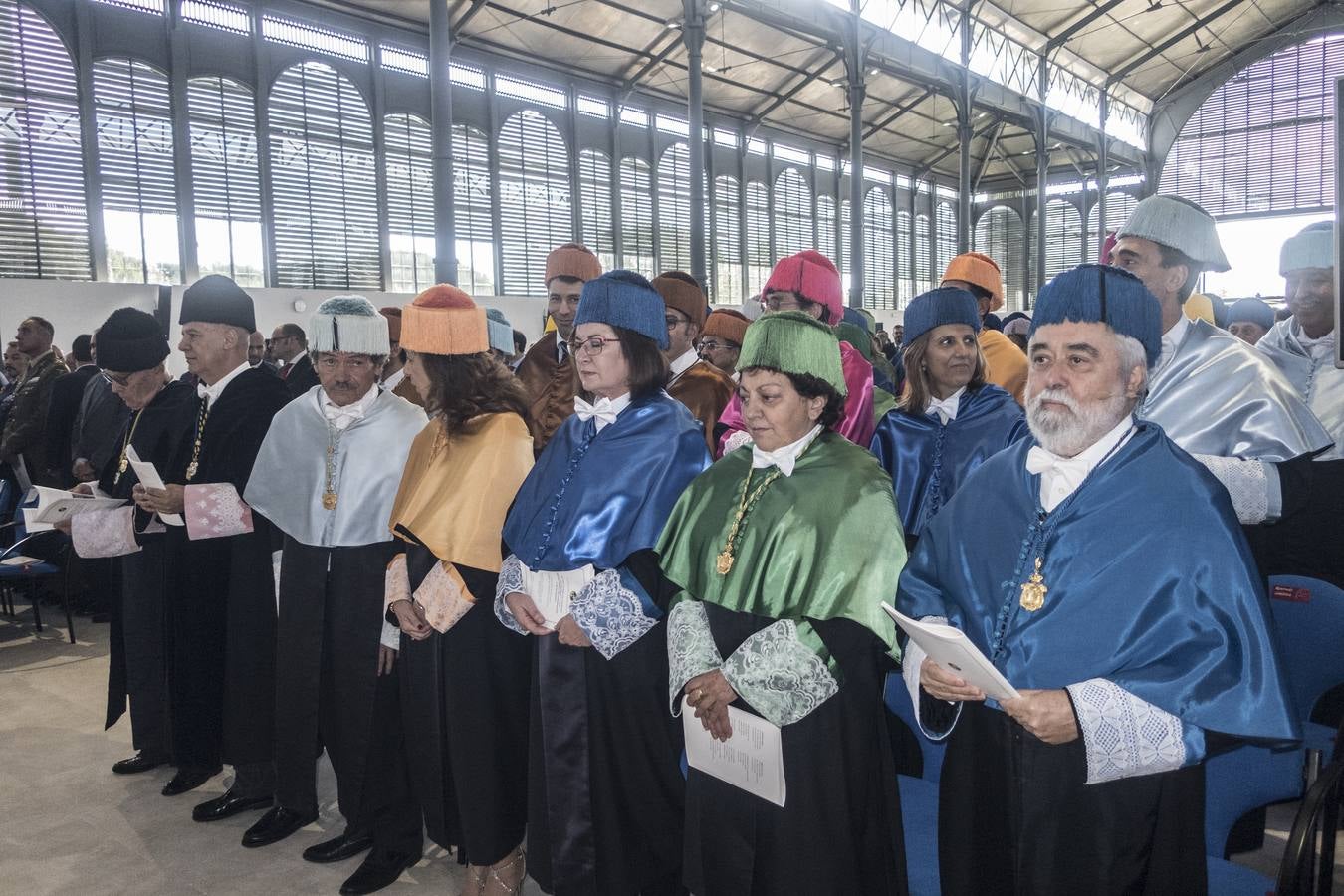 En el acto de Apertura Solemne del Curso Académico 2018-19« de la UEx, han asistido el presidente de la Junta de Extremadura, Guillermo Fernández Vara, y el alcalde, Francisco Javier Fragoso. El actual rector de la Uex, Segundo Píriz, que afronta su etapa final al frente de la Universidad regional, ha afirmado que muchos investigadores que trabajan fuera de España »ansían volver al país y no pueden«.