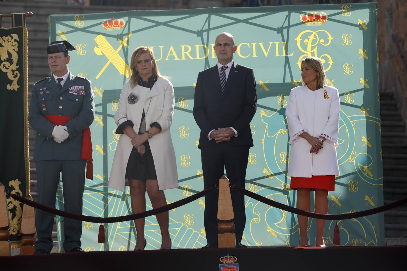En la Plaza Mayor de Cáceres ha transcurrido el primer desfile fuera de cuarteles de la Hermandad de Veteranos de las Fuerzas Armadas y de la Guardia Civil, que ha congregado a 480 miembros ya jubilados de estos cuerpos de seguridad. El desfile, que ha contado con la presencia del Subsecretario de Defensa, Francisco Javier Varela,además de autoridades locales y regionales.