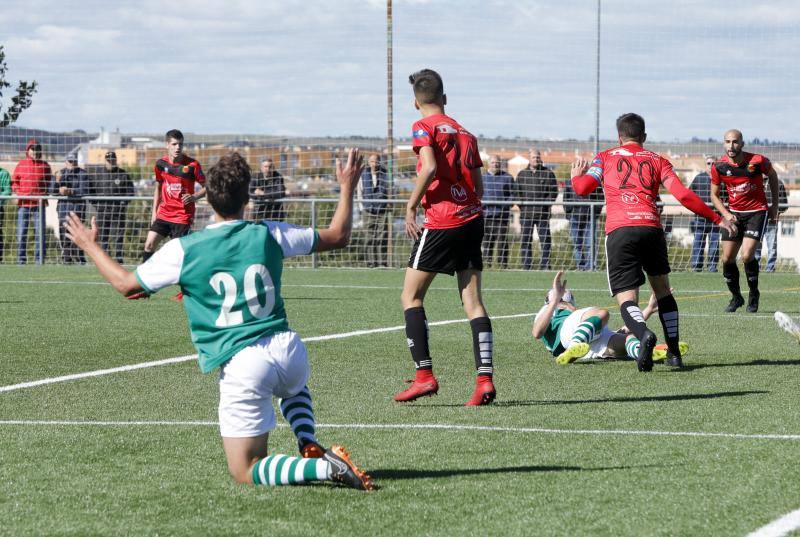 Los tantos de Eloy Jiménez y Alberto Delgado dieron la vuelta a un golazo desde medio campo de Monroy para un digno Montijo