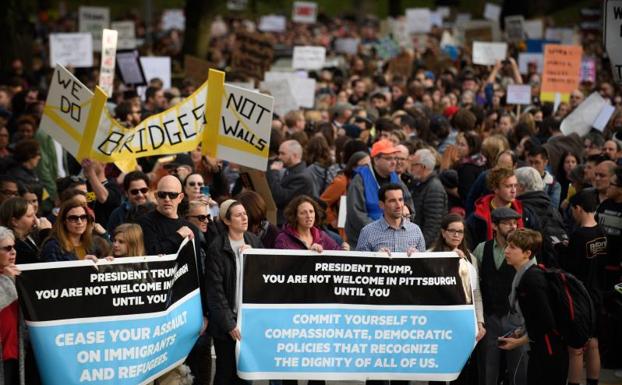 Una protesta recibe a Trump en Pittsburgh