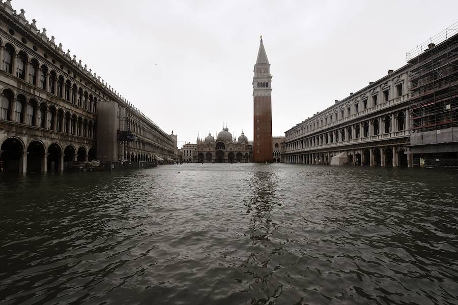 Nueve personas han fallecido en Italia a causa del temporal de fuertes vientos y lluvias torrenciales que mantiene en alerta a varias regiones del país, después de la caída de árboles y el desbordamiento de algunos ríos, según los medios italianos.