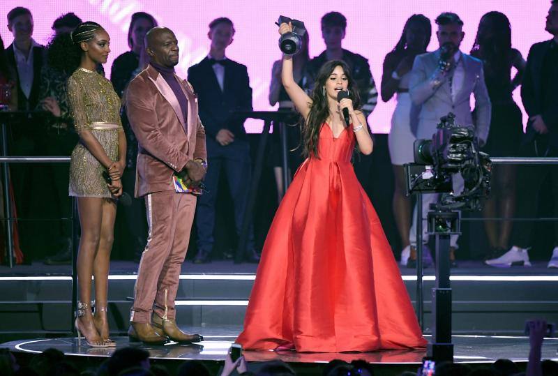 Camila Cabello ha sido la triunfadora de la vigésimoquinta edición de los Europe Music Awards (EMAs) de la MTV al llevarse cuatro de los seis premios para los que estaba nominada, en una gala celebrada en el Bilbao Exhibition Centre.