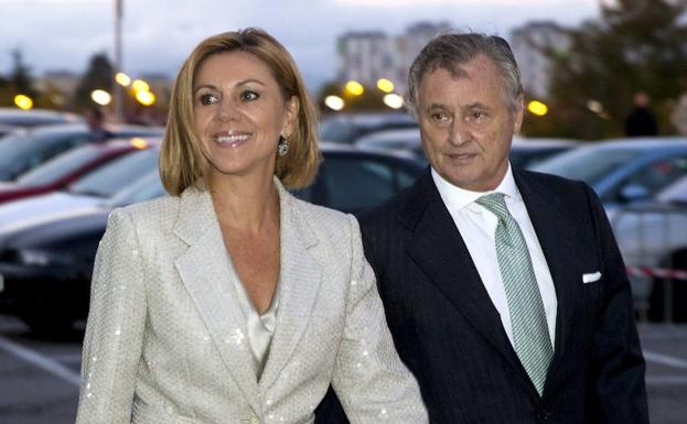 La exsecretaria General del PP, María Dolores de Cospedal, y su esposo, Ignacio López.