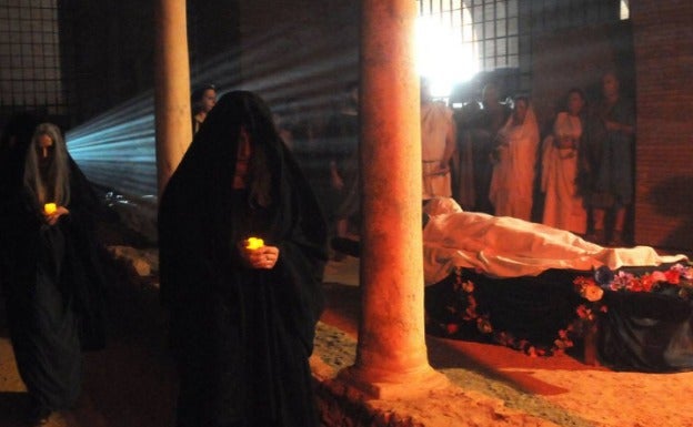 Recreación de un rito funerario en el Museo Romano de Mérida:. BRÍGIDO