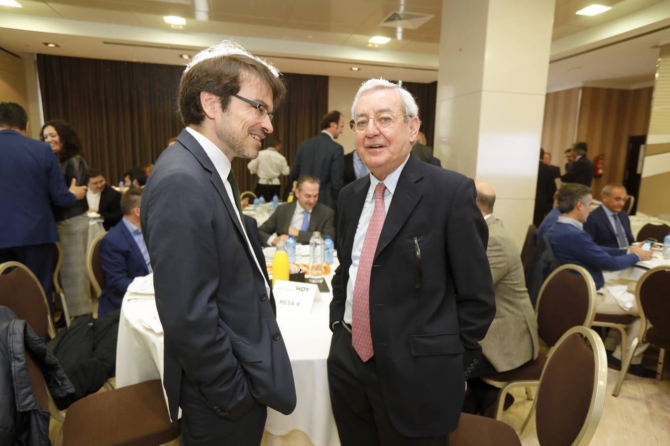 La región estaría contribuyendo en un 20% con el objetivo nacional en cuanto a generación de energía con fuentes renovables, si el objetivo fuese, como se prevé de 50.000 megavatios para dentro de doce años. Así lo ha anunciado la consejera de Economía e Infraestructuras, Olga García, que ha asistido este miércoles en Cáceres a un desayuno informativo sobre energías renovables, organizado por el Diario HOY en colaboración con el Banco Santander.