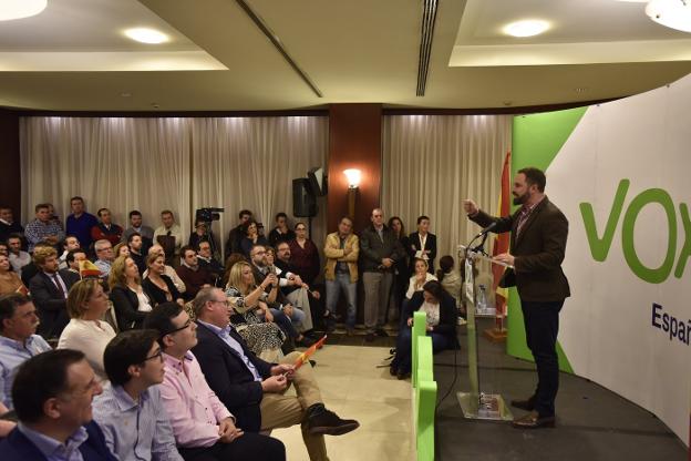 Conferencia de Santiago Abascal ayer en Badajoz. :: J. V. Arnelas