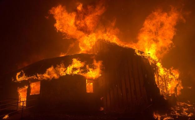 Vista del incendio en el condado californiano de Butte.