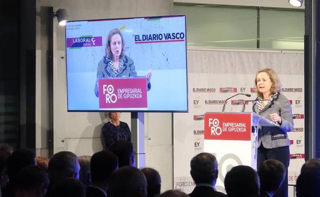 La ministra de Economía y Empresa, Nadia Calviño, interviene en el VII Foro Empresarial de la Cámara de Comercio de Gipuzkoa celebrado en San Sebastián.