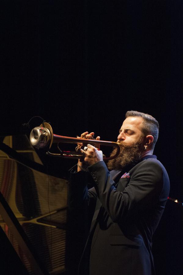 La trompeta de Cohen abrió el ciclo