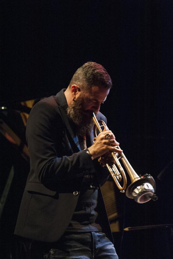 La trompeta de Cohen abrió el ciclo