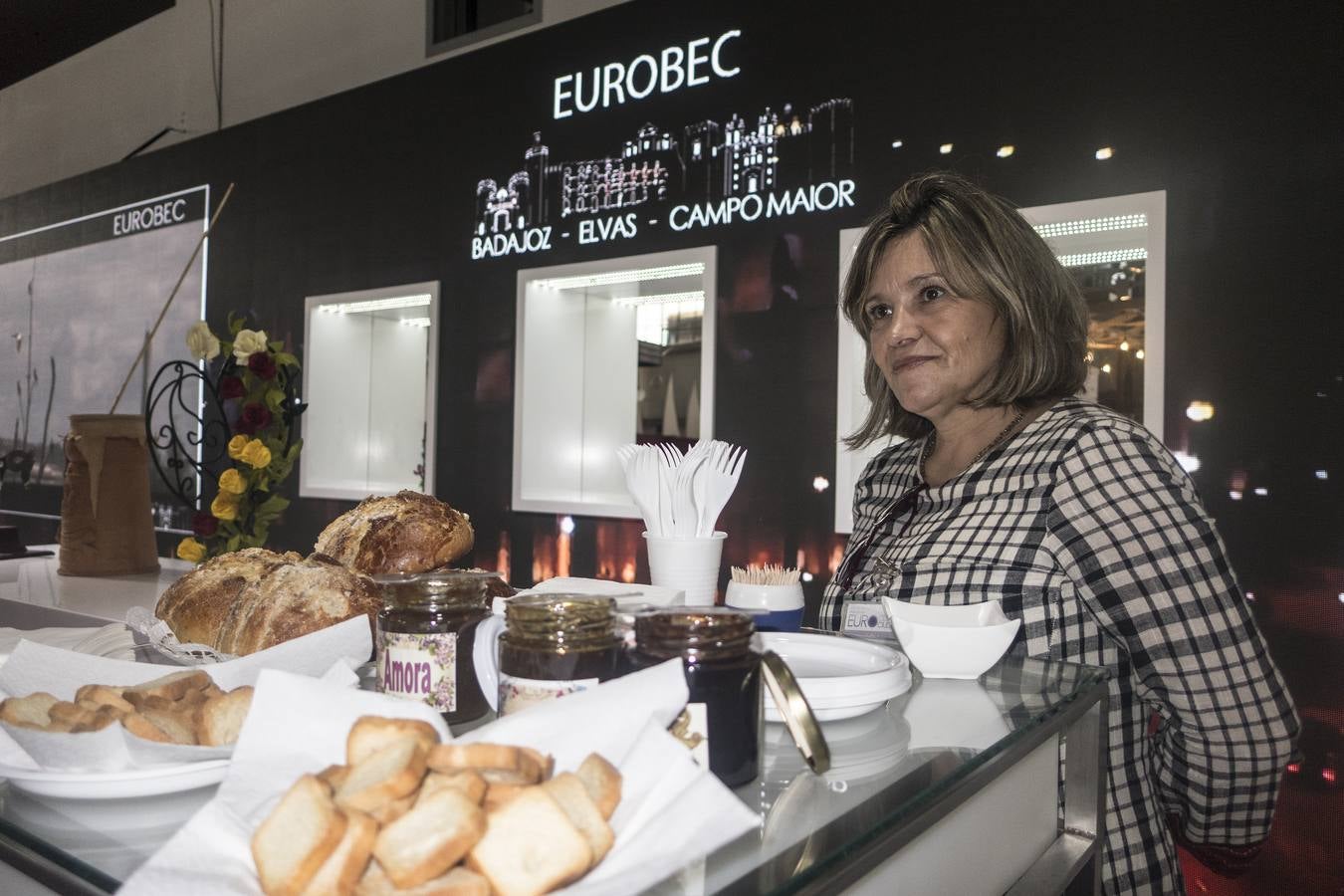 'Fehispor' abre sus puertas en Badajoz con la previsión de superar 30.000 visitas. Cuenta con 120 expositores, en donde el 40 por ciento son de empresas llegadas de Portugal. El evento cuenta con un stand de la eurociudad Badajoz, Elvas y Campomayor, así como la zona 'Esencias hispanolusas.