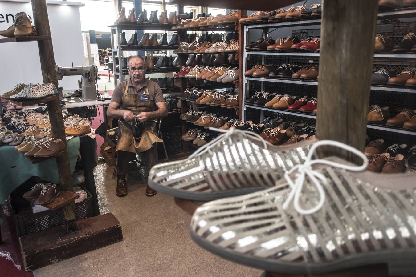 'Fehispor' abre sus puertas en Badajoz con la previsión de superar 30.000 visitas. Cuenta con 120 expositores, en donde el 40 por ciento son de empresas llegadas de Portugal. El evento cuenta con un stand de la eurociudad Badajoz, Elvas y Campomayor, así como la zona 'Esencias hispanolusas.