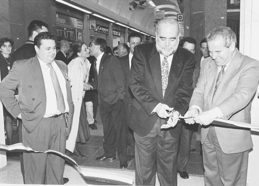1996. Los exalcaldes José María Saponi y Carlos Sánchez Polo, en la inauguración de la quincena extremeña.