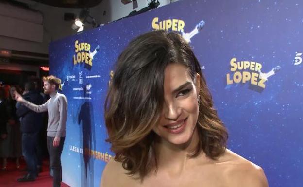 Clara Lago acompaña a Dani Rovira en el estreno de 'Super López'