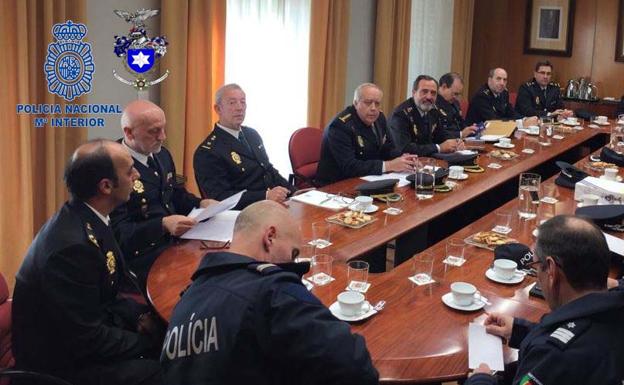Se refuerza la cooperación transfronteriza entre la Policía Nacional y la lusa