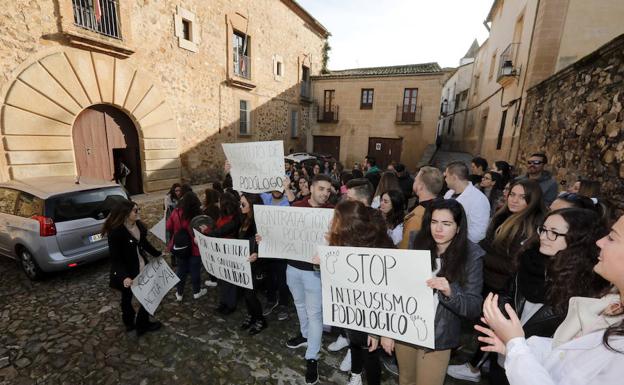Protesta de los estudiantes de Podología en Cáceres