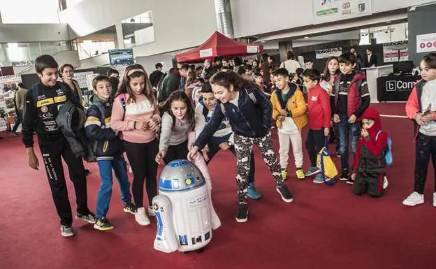 En Ifeba se celebra hasta el sábado la feria de robótica educativa.