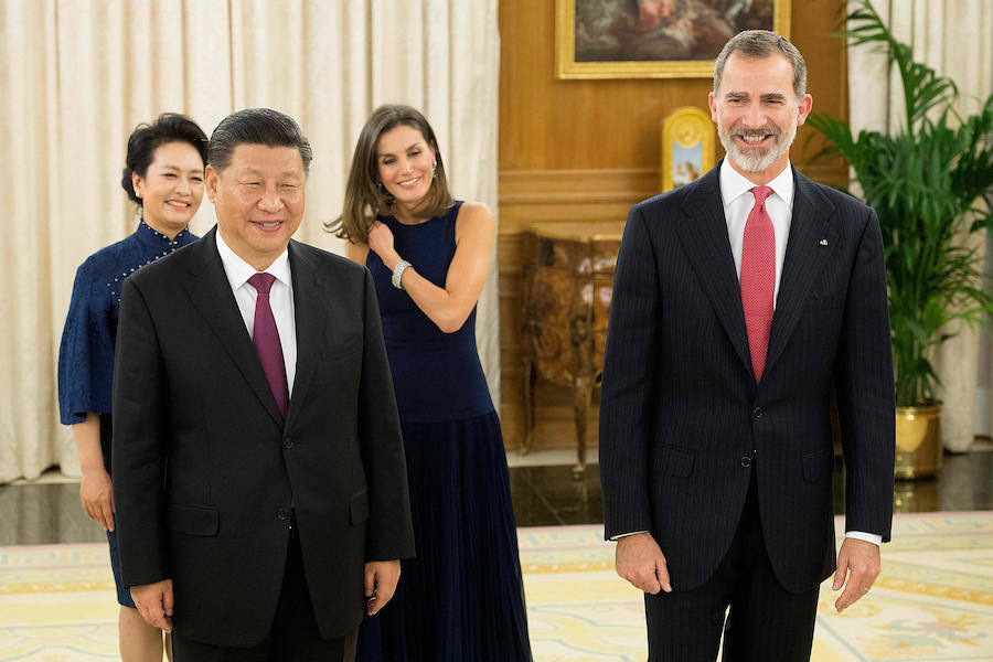 Recibimiento oficial de los Reyes al presidente de la República Popular China, Sr. Xi Jinping y su esposa, Peng Liyuan, en el Palacio Real de Madrid.