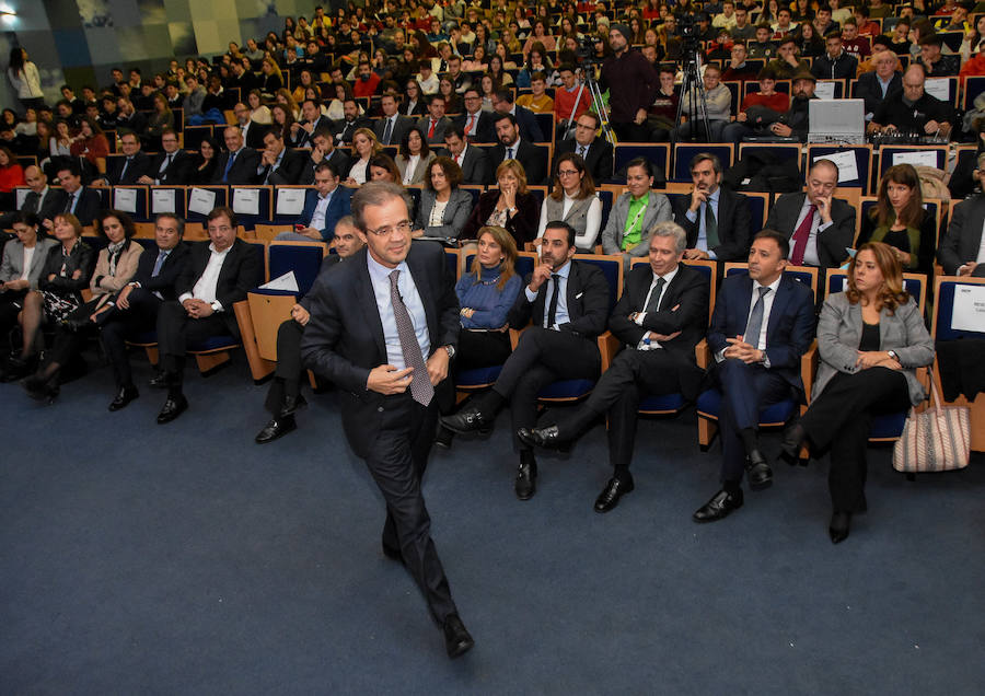 Fotos: I Jornada de Educación financiera de Caixabanc y HOY