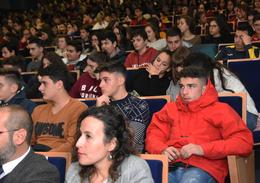 Fotos: I Jornada de Educación financiera de Caixabanc y HOY