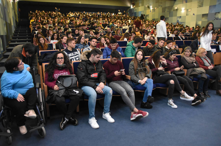 Fotos: I Jornada de Educación financiera de Caixabanc y HOY