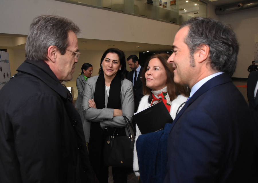 Fotos: I Jornada de Educación financiera de Caixabanc y HOY