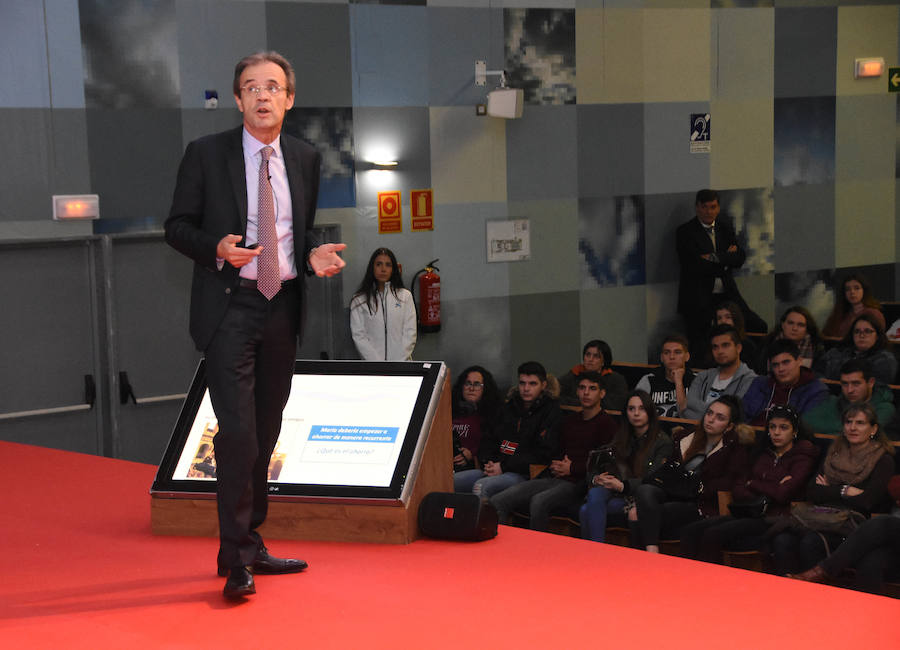 Fotos: I Jornada de Educación financiera de Caixabanc y HOY