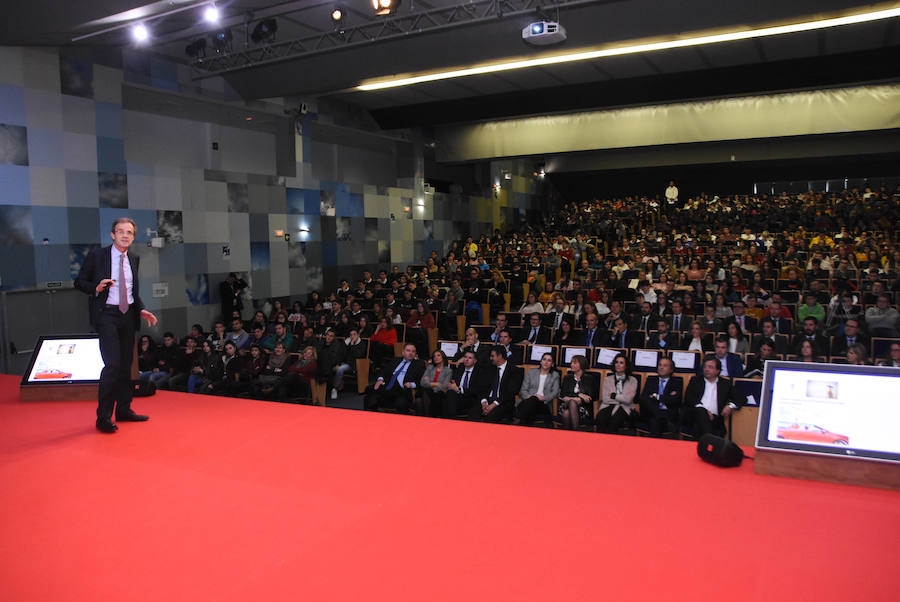 Fotos: I Jornada de Educación financiera de Caixabanc y HOY