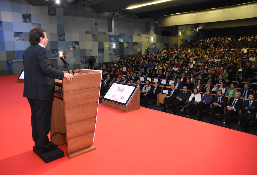 Fotos: I Jornada de Educación financiera de Caixabanc y HOY