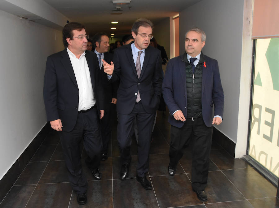 Fotos: I Jornada de Educación financiera de Caixabanc y HOY