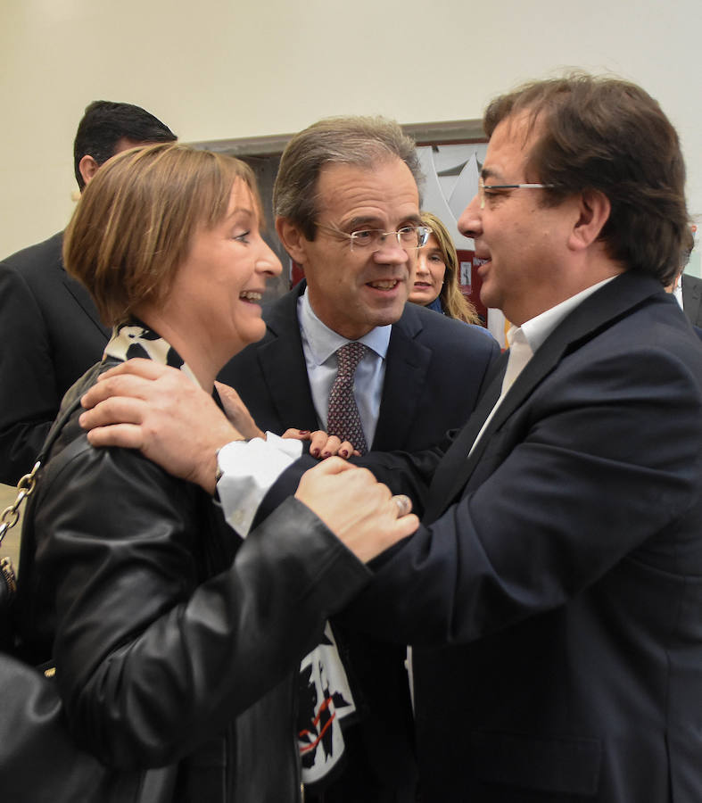 Fotos: I Jornada de Educación financiera de Caixabanc y HOY