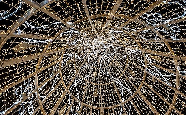 Imagen principal - Ya llegó la Navidad a Badajoz