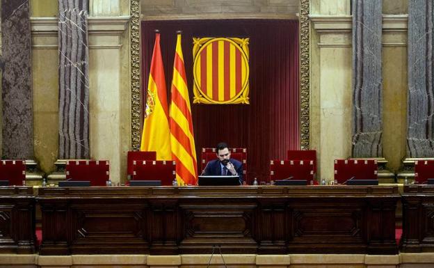 El Parlament cita a Sánchez, Rajoy, Puigdemont y Junqueras para que comparezcan por el 155
