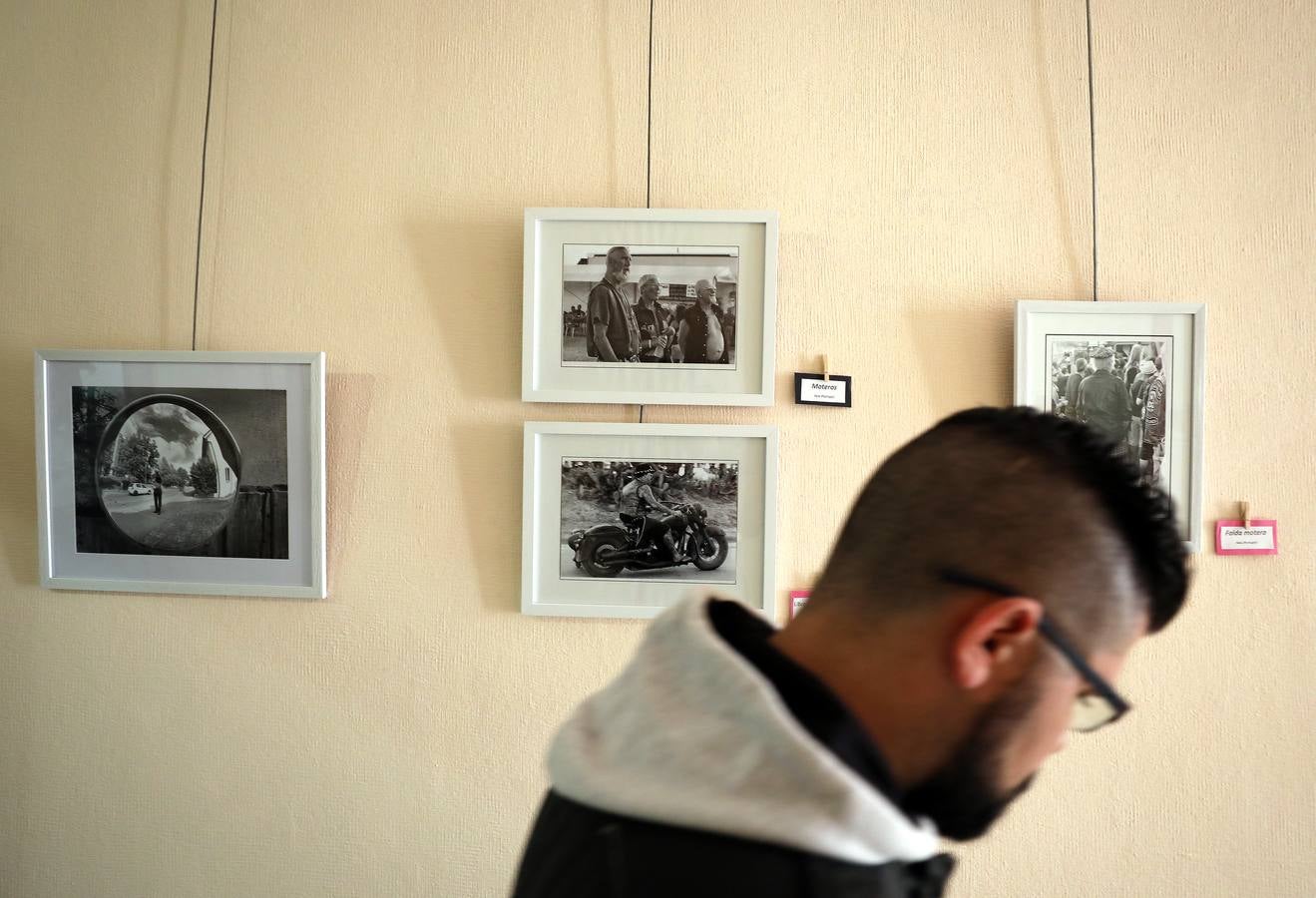 El Centro Cultural 'Santo Domingo' de la Fundación CB en Mérida alberga desde el lunes, 3 de diciembre, la exposición 'La sonrisa de los colores', de Javier Rodríguez Rubio. La muestra, que se puede visitar hasta el próximo día 30, se desarrolla a favor de la Asociación Española Contra el Cáncer (AECC). El horario de la exposición es de lunes a sábado, en horario de 10:00 a 13:30 horas y de 18:00 a 21:00 horas. Mientras, los domingos permanecerá abierta de 10:00 a 13:30 horas.