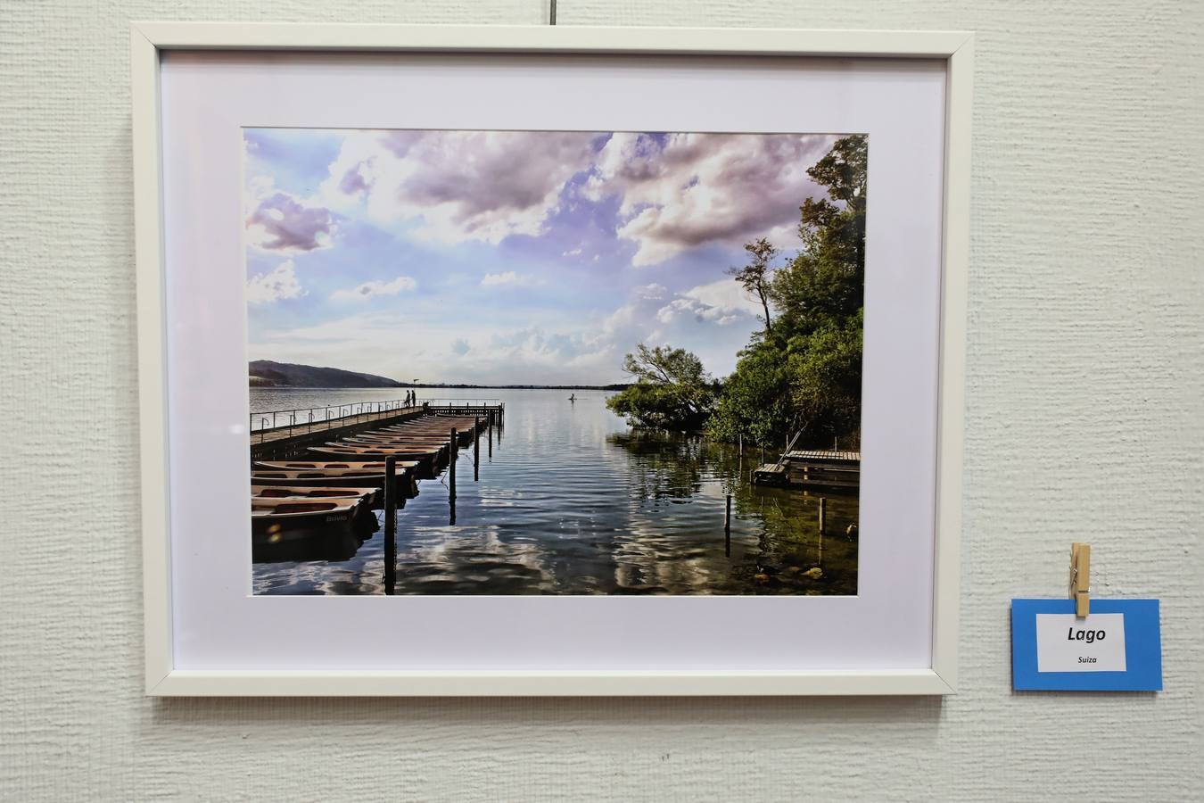 El Centro Cultural 'Santo Domingo' de la Fundación CB en Mérida alberga desde el lunes, 3 de diciembre, la exposición 'La sonrisa de los colores', de Javier Rodríguez Rubio. La muestra, que se puede visitar hasta el próximo día 30, se desarrolla a favor de la Asociación Española Contra el Cáncer (AECC). El horario de la exposición es de lunes a sábado, en horario de 10:00 a 13:30 horas y de 18:00 a 21:00 horas. Mientras, los domingos permanecerá abierta de 10:00 a 13:30 horas.