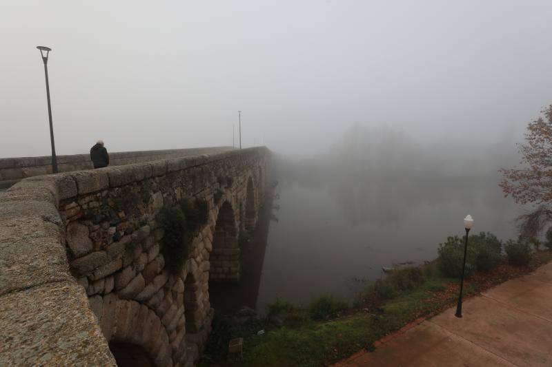 Mérida amanece con niebla en el Día de la Constitución