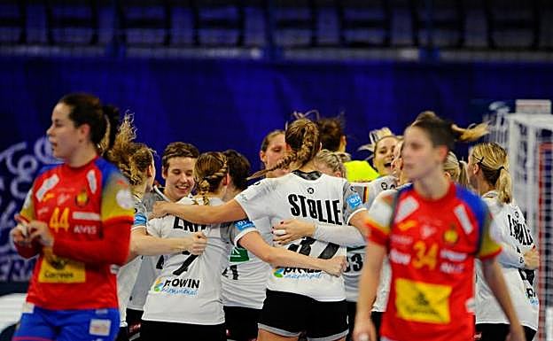 Las jugadoras de Alemania celebran su victoria frente a Alemania. 