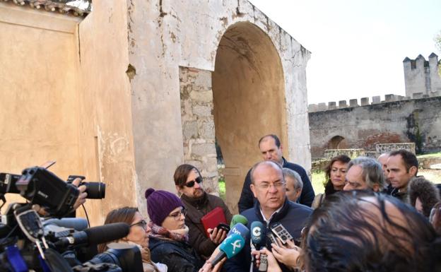 José Antonio Monago ha visitado este jueves la Alcazaba de Badajoz:: HOY