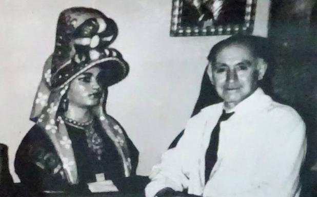 En 1953 con su montehermoseña. :: S. E.