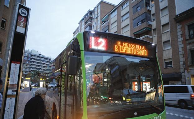 Autobús de la línea 2, que tendrá parada en la avenida de Portugal, con un ahorro económico