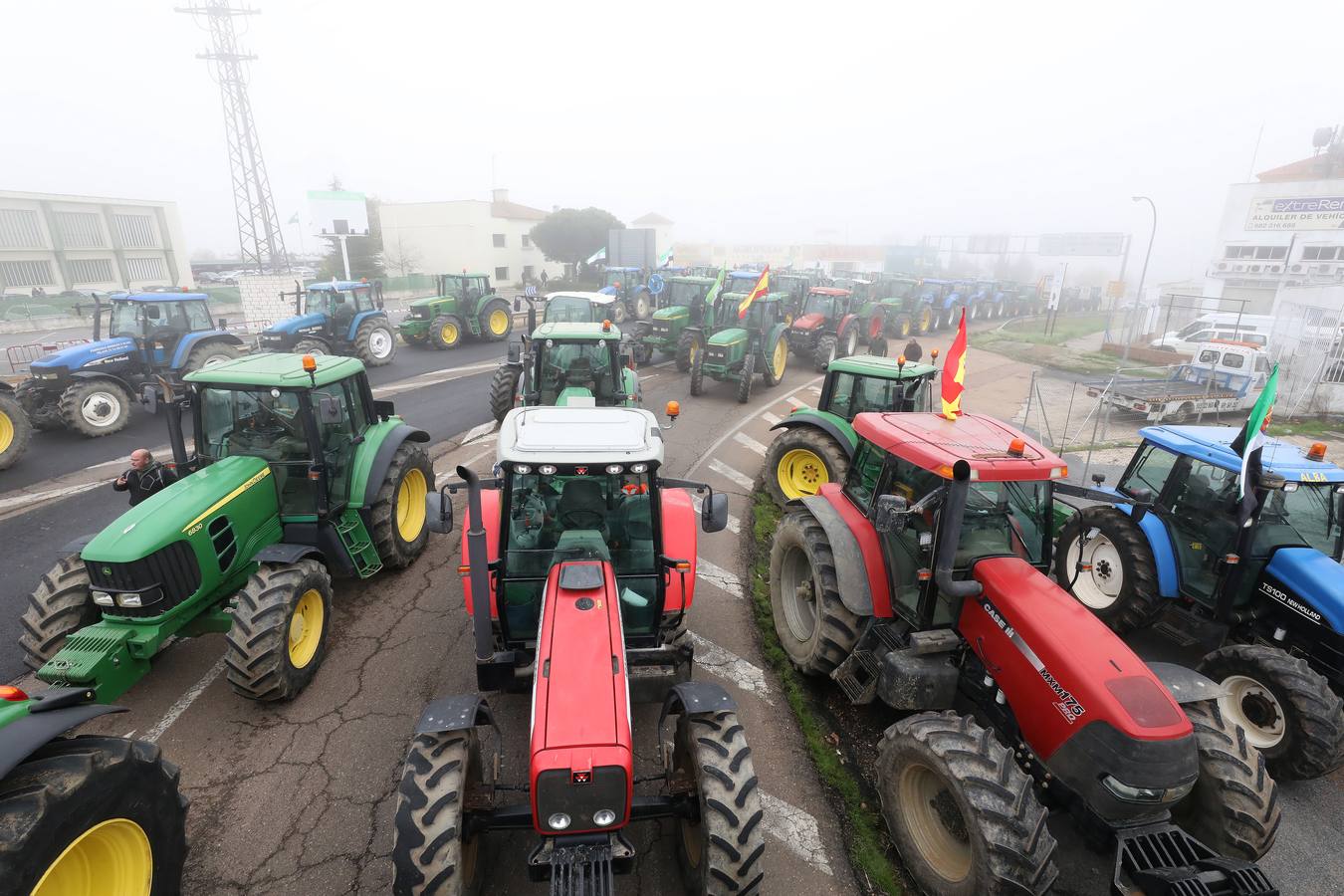 La caravana, procedente de las vegas Altas, ha pedido reunión urgente con la consejera García Bernal.