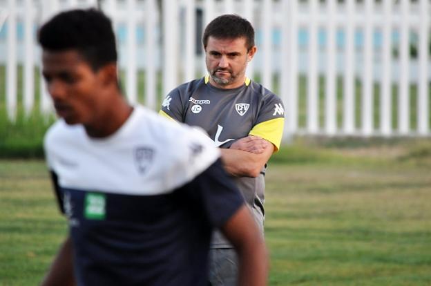 Cobos, en su primer entrenamiento de esta temporada. :: e. domeque