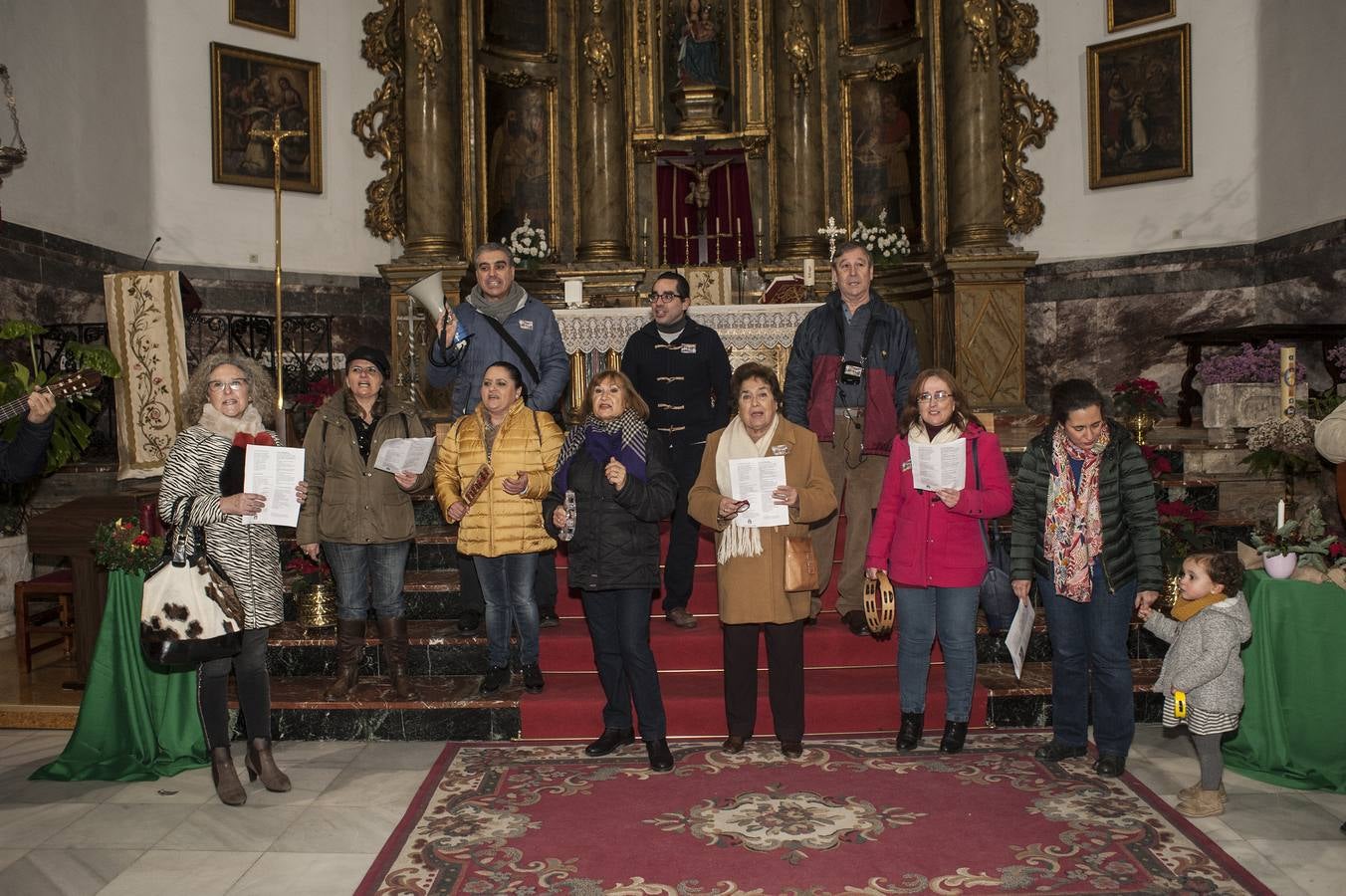 El Grupo Corales de badajoz ha realizado un recorrido por los belenes de Badajoz cantando villancicos. Han comenzado por la Iglesia Santa María la Real (San Agustín), Iglesia de la Concepción, Convento de Santa Ana, Iglesia de San Andrés, Museo de la Ciudad Luis de Morales, y terminando en la Catedral.