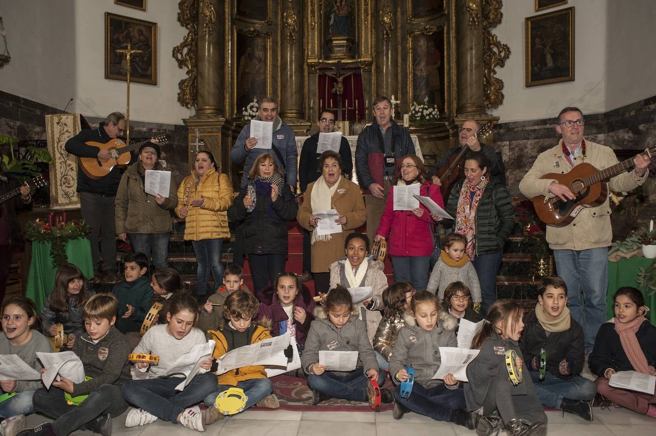 El Grupo Corales de badajoz ha realizado un recorrido por los belenes de Badajoz cantando villancicos. Han comenzado por la Iglesia Santa María la Real (San Agustín), Iglesia de la Concepción, Convento de Santa Ana, Iglesia de San Andrés, Museo de la Ciudad Luis de Morales, y terminando en la Catedral.