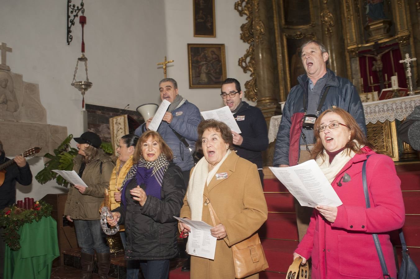 El Grupo Corales de badajoz ha realizado un recorrido por los belenes de Badajoz cantando villancicos. Han comenzado por la Iglesia Santa María la Real (San Agustín), Iglesia de la Concepción, Convento de Santa Ana, Iglesia de San Andrés, Museo de la Ciudad Luis de Morales, y terminando en la Catedral.