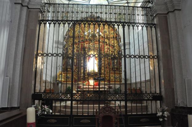 estado actual de la rejería de la ermita de Las Cruces que será reparada en enero. :: E. D
