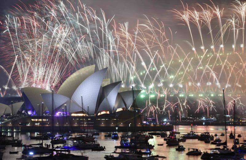 Oceanía, con la espectacular bahía de Sídney a la cabeza, abrió los festejos para despedir 2018 y dar la bioenvenida a un 2019 que se prevé lleno de incertidumbres