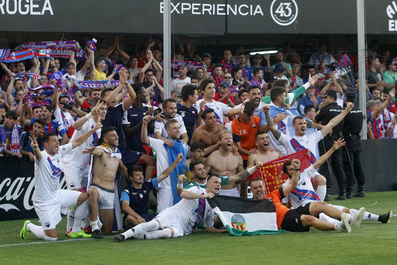 Extremadura UD | Fútbol. El Extremadura UD lograba en junio el ascenso a Segunda División. El club azulgrana devolvía al fútbol extremeño a la élite 15 años después.